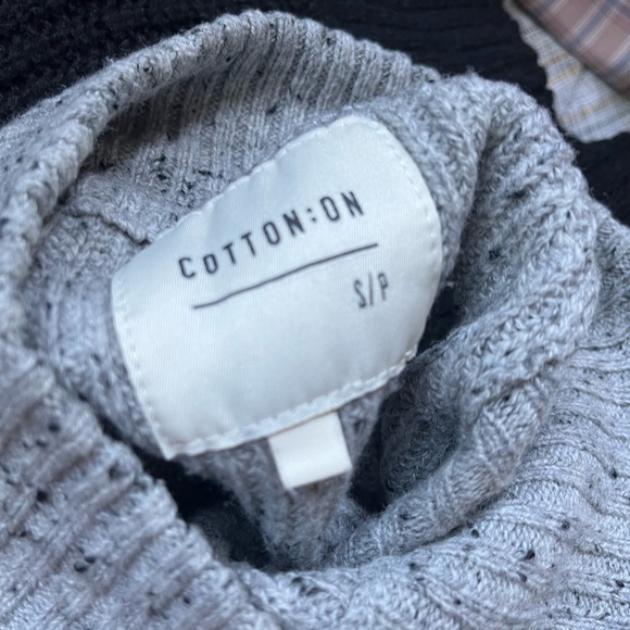 Sweater - Picture 5 of 6